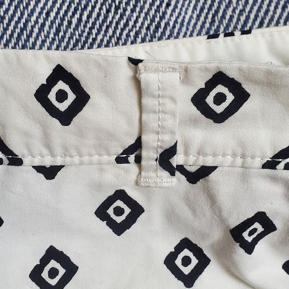 Old Navy Shorts - Cotton - 4 Pockets - Belt Loops - Cream + Black - EUC - Picture 8 of 11